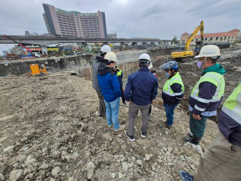 地政局主秘及科長九號橋工區視察