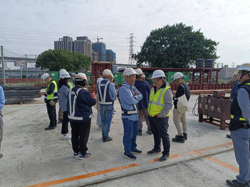 地政局長視察橋梁預鑄場
