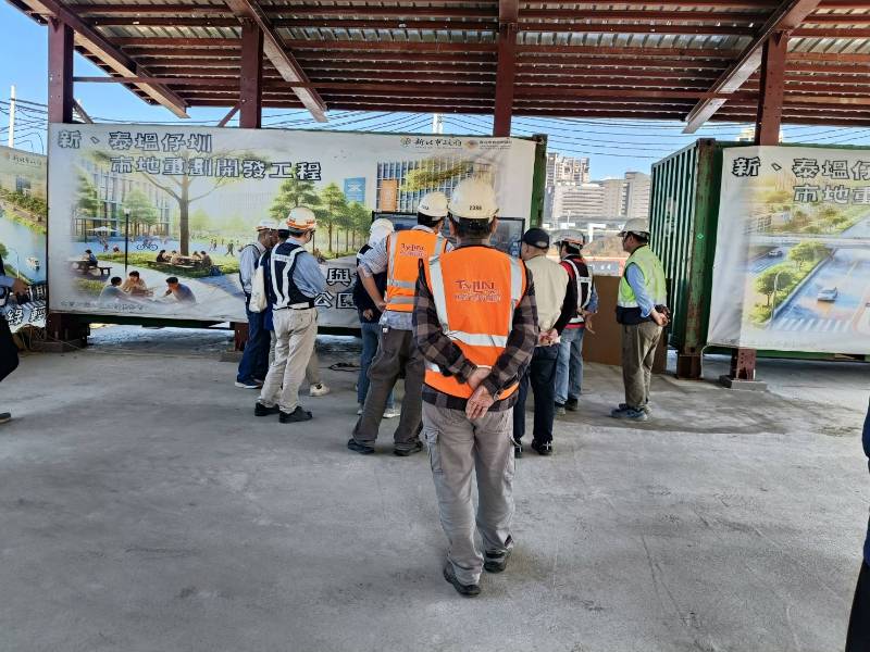 地政局副局長視察橋梁預鑄場
