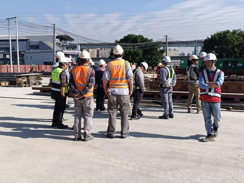 地政局副局長視察橋梁預鑄場