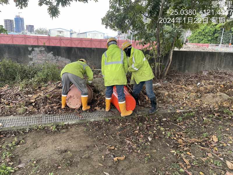 天主教總修道院清理落葉及環境