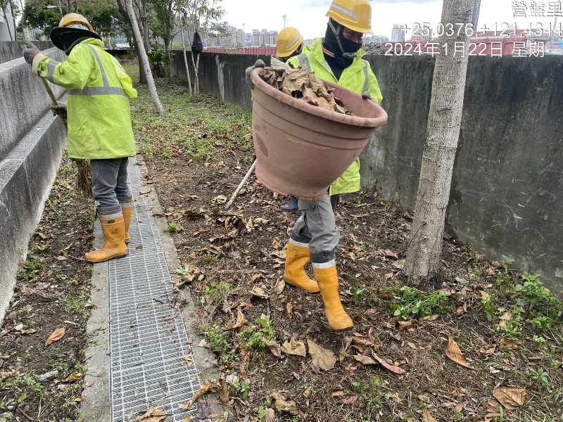 天主教總修道院清理落葉及環境