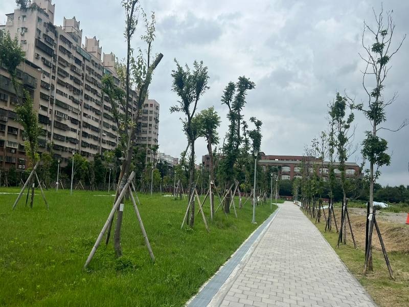 議員視察公兒三公園