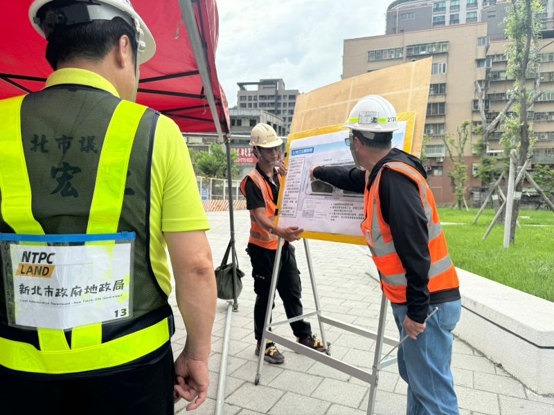 議員視察公兒三公園