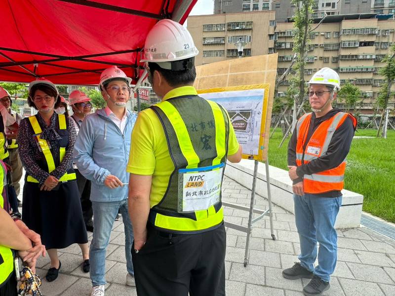 議員視察公兒三公園